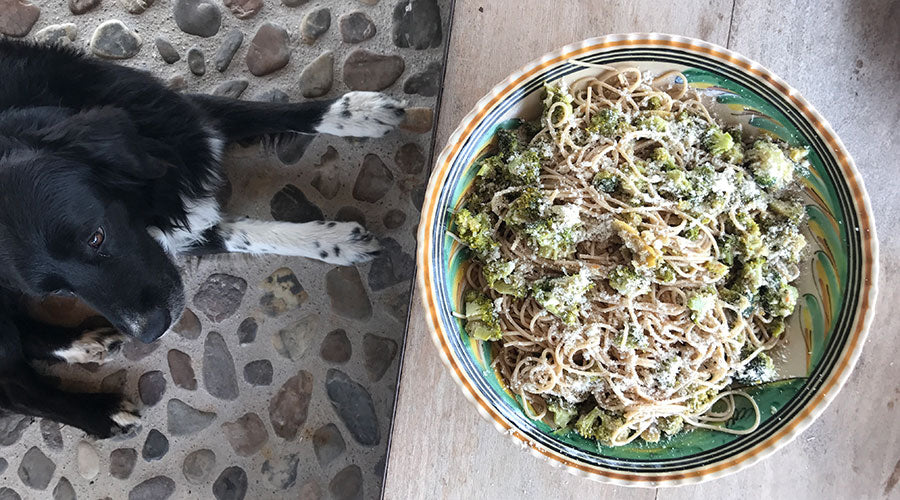 Espagueti con brócoli, tahini y limón